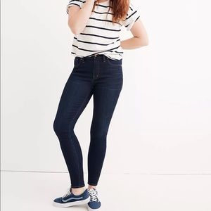 9" Mid-Rise Skinny Jeans in Larkspur Wash